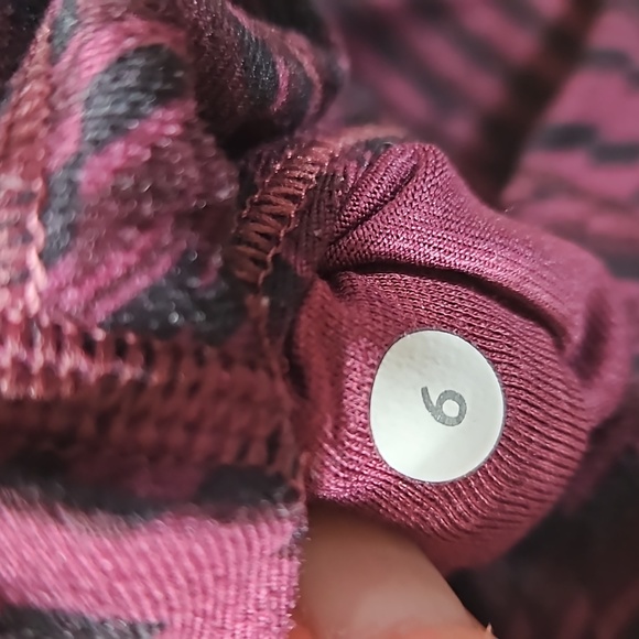 Lululemon Wunder Under Hi-Rise Crop size 6 - Picture 8 of 8